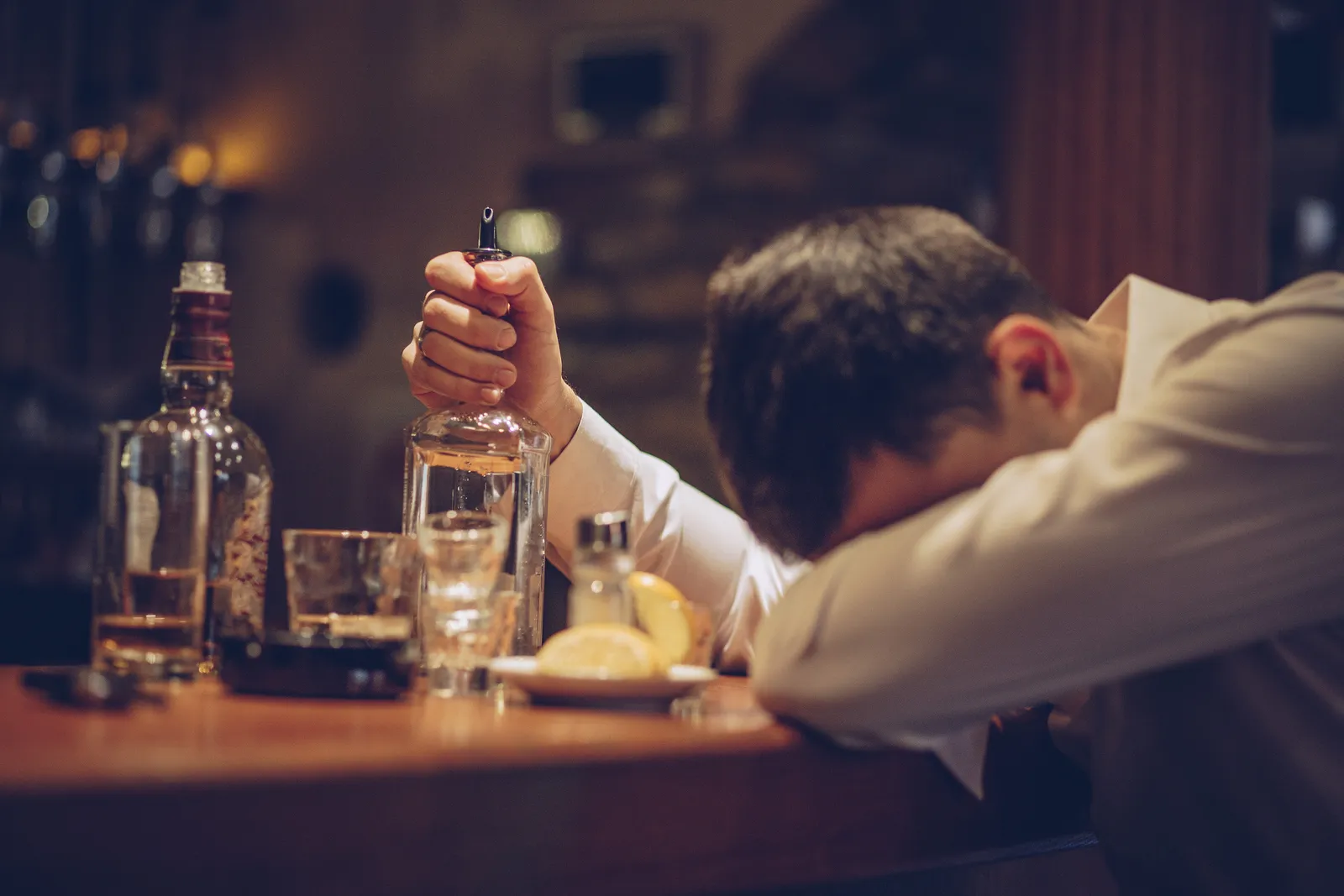 Alcohol y complicaciones neurológicas: cuando una noche de exceso puede afectar al cerebro